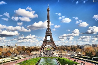 Photograph of the Eiffel Tower. Full description below.